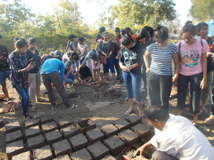 /7a--making-mud-blocks-for-wall-construction_47203826342_c.jpg