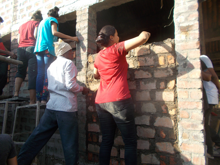 /7b-making-mud-blocks-for-wall-construction3_33379895448_c.jpg